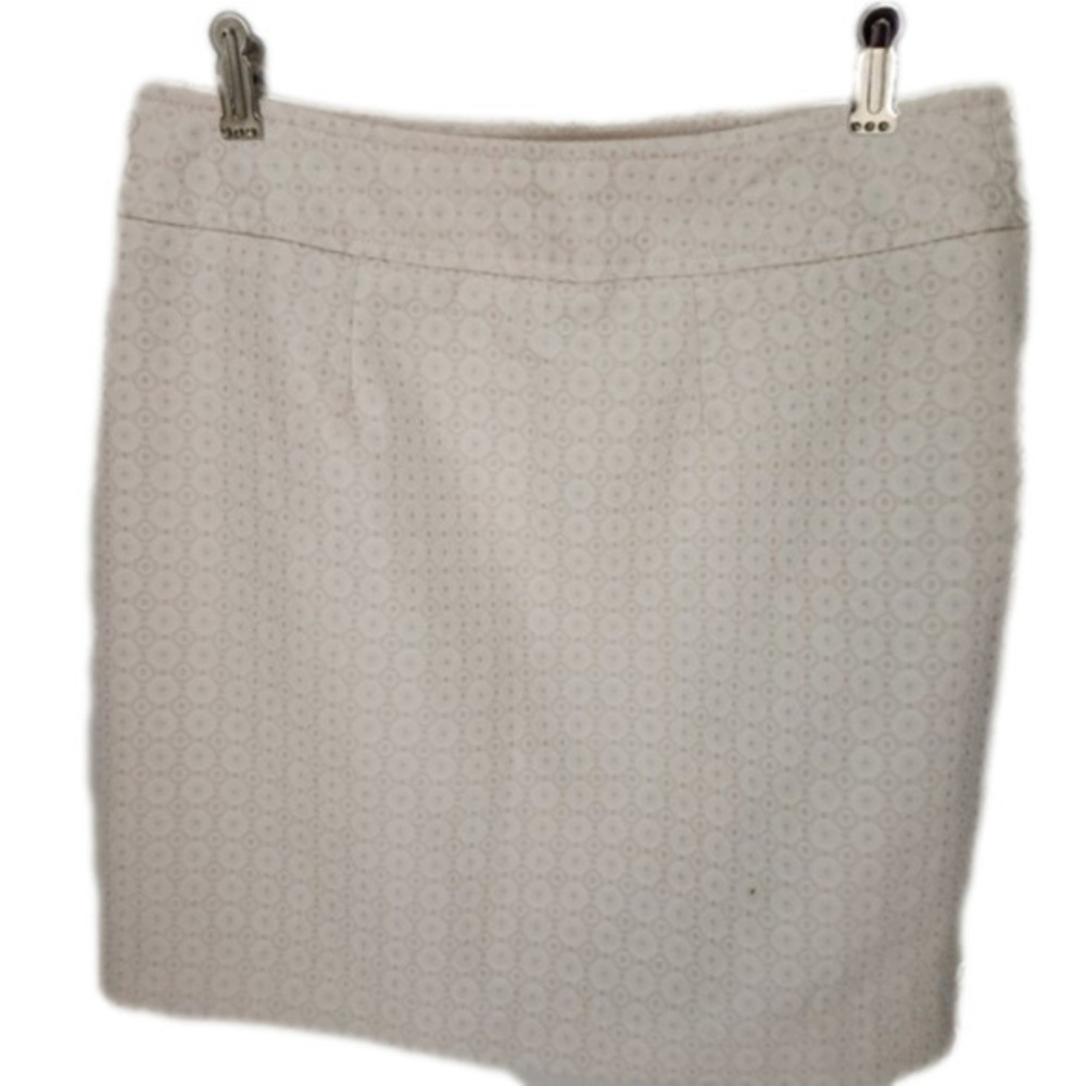 280. Ann Taylor Loft Petite Creme and white circle pattern Mini Skirt |6P NWOT